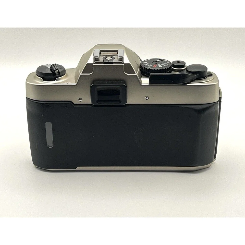 Nikon FM10 35mm-70mm f/3.5-4.8 SLR Film Camera with Camera Case and Box
